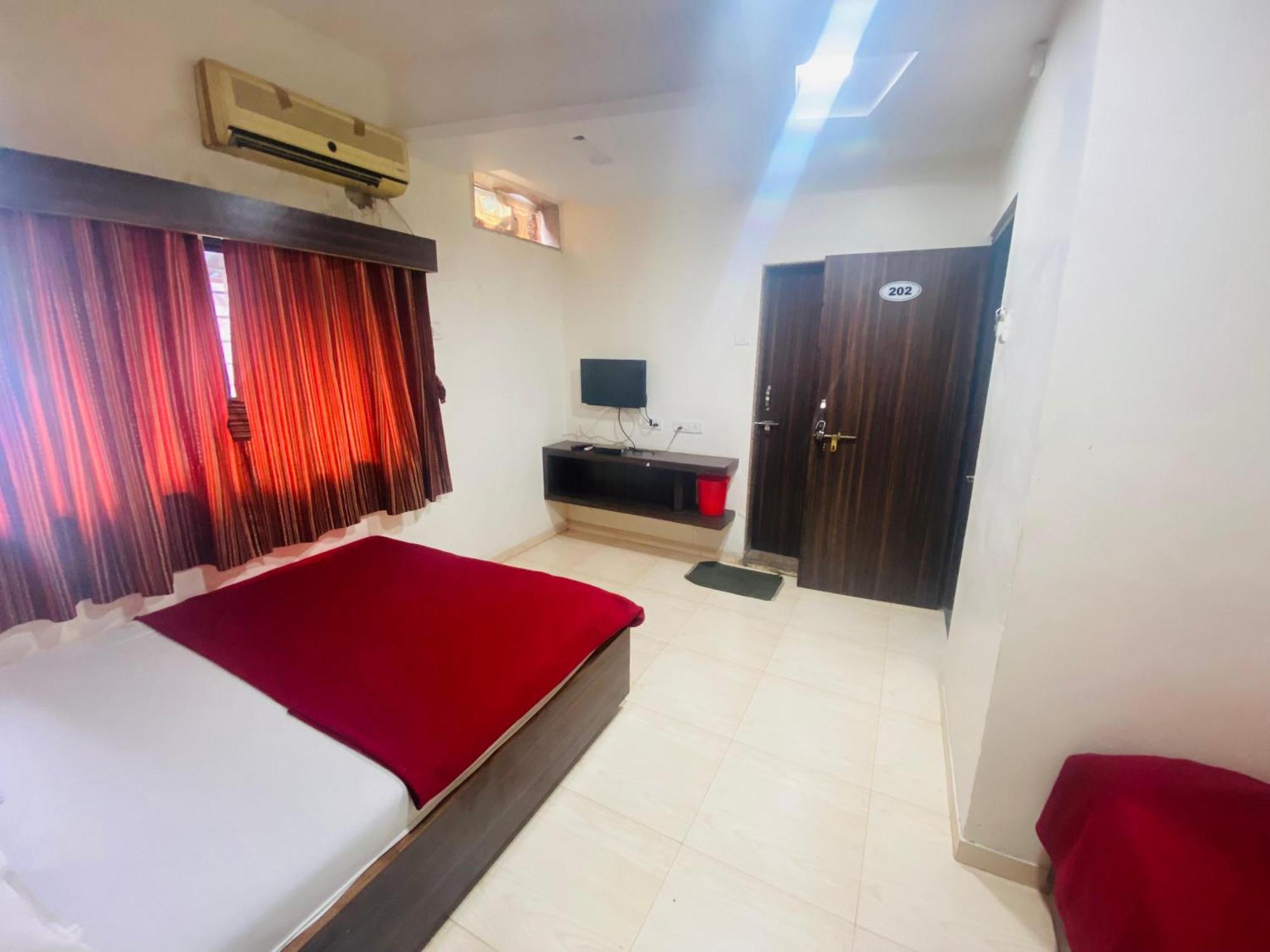 שירדי Hotel Sai Bhawani מראה חיצוני תמונה