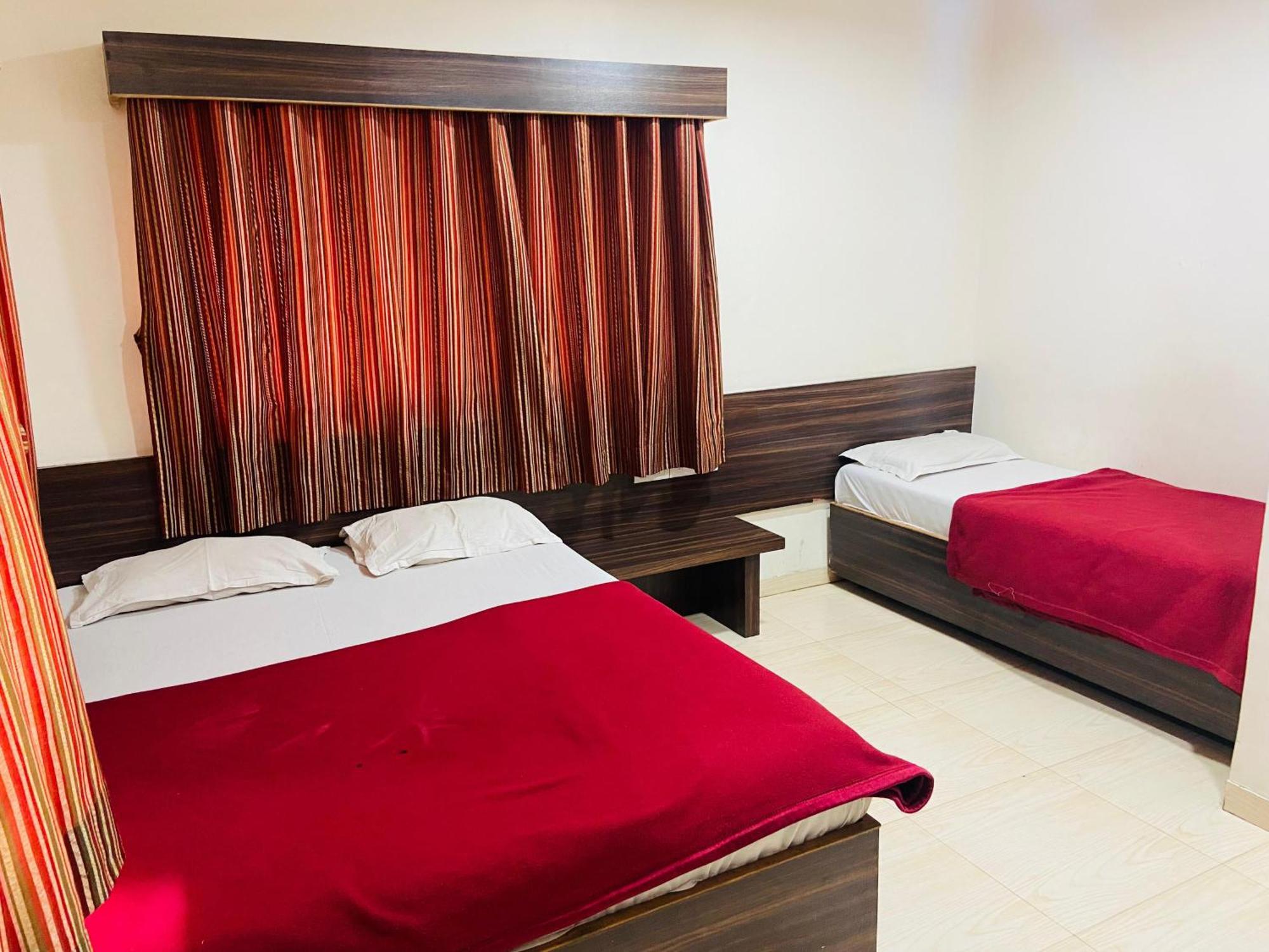 שירדי Hotel Sai Bhawani מראה חיצוני תמונה